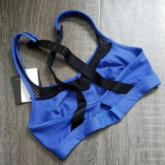 32A / 32B Wacoal "Medium Impact" Wire Free sports Bra - Picture 3 of 3